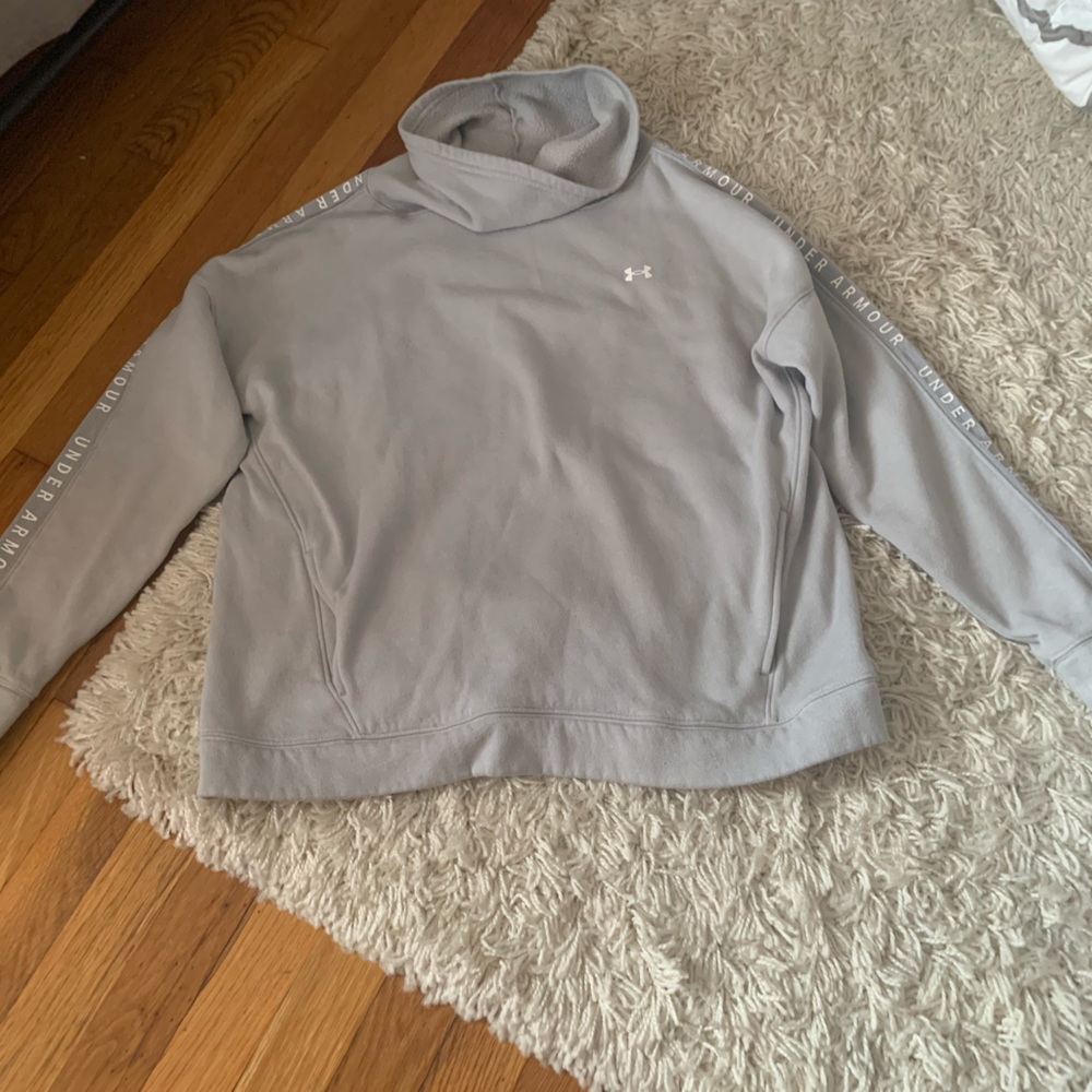 Under Armor Gray Long sleeve- Medium